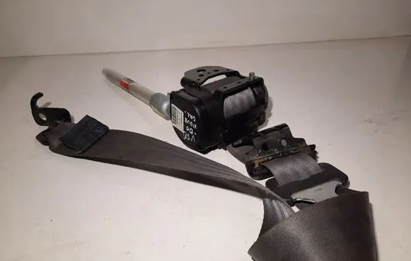 Middle seatbelt (rear)