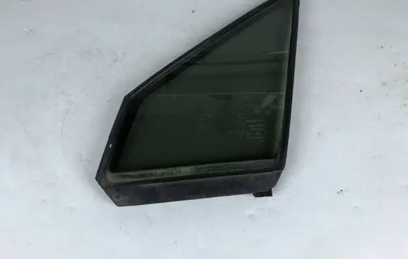 Subaru Forester SJ Front vent window/glass (coupe) 