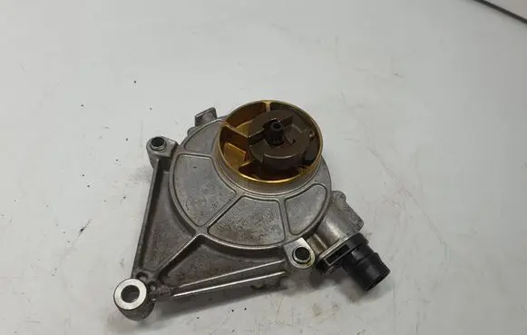 BMW 3 F30 F35 F31 Vacuum pump 7622380 11667622380
