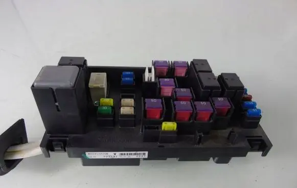 Subaru B9 Tribeca Fuse module 82231XA00B