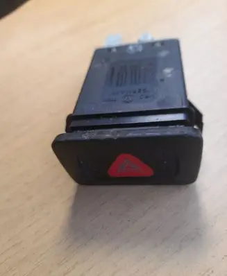 Volkswagen Golf IV Hazard light switch 1J0953235J
