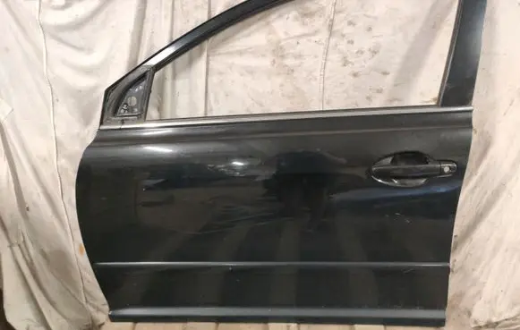 Toyota Avensis T250 Front door 209