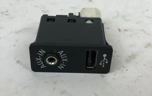 BMW X5 E70 USB socket connector 