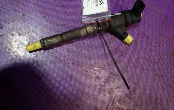 Opel Combo C Fuel injector 0445110083
