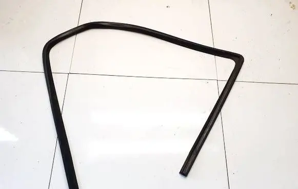 Mercedes-Benz ML W164 Rubber seal front coupe door a16472503