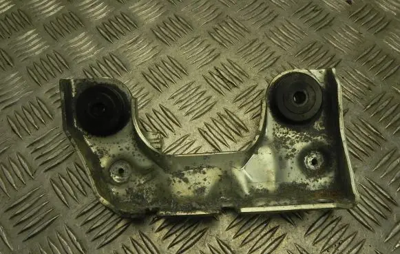 Toyota RAV 4 (XA50) EGR valve cooler bracket 6021
