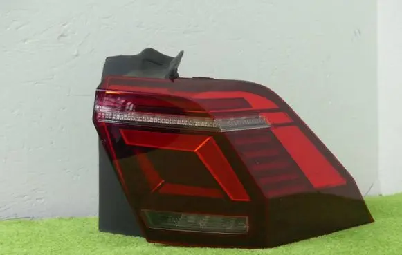 Volkswagen Tiguan Rear/tail lights 5NA945208G