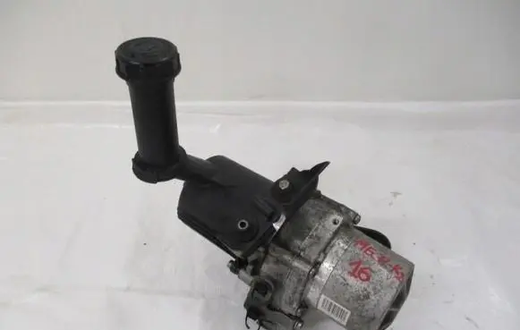Citroen C4 II Power steering pump 