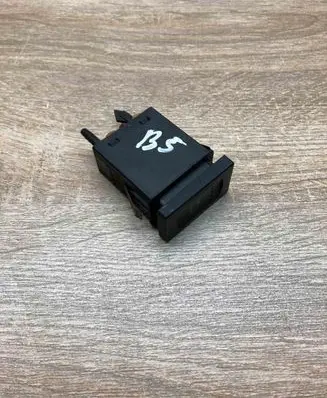 Volkswagen PASSAT B5.5 Windscreen/window heater switch 3B0959621C