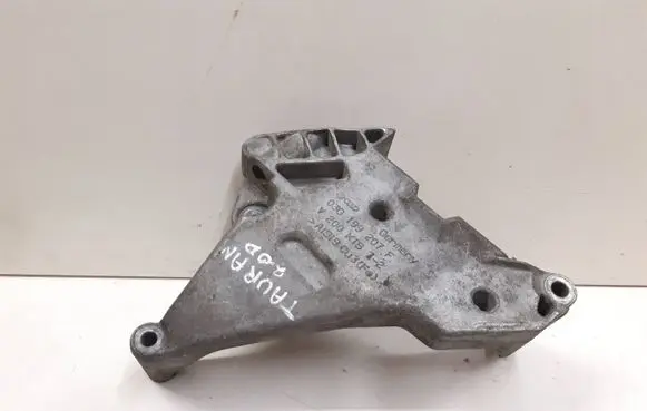 Volkswagen Touran I Engine mounting bracket 03G199207F