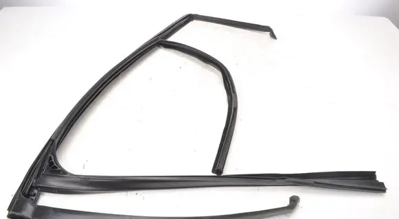 BMW X4 F26 Rubber seal rear door window/glass 