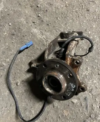 Peugeot 207 Front wheel hub spindle knuckle