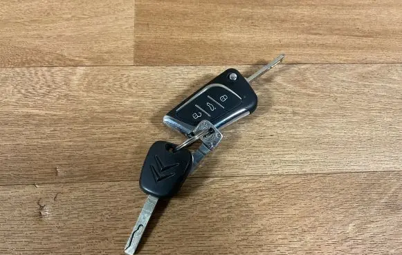 Citroen C4 I Ignition key/card 