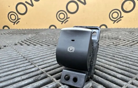 Alfa Romeo Giulia Hand parking brake switch 01561182110