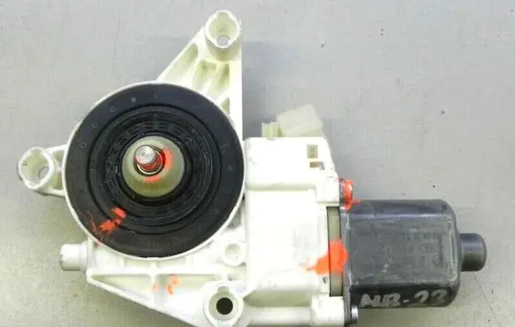 Mercedes-Benz E W212 Front door window regulator motor 0130822502 2048200242