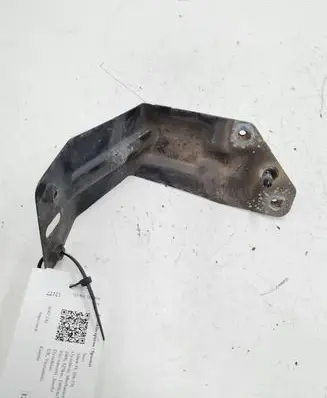Seat Altea XL Fender mounting bracket 5P0821135