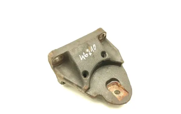 Nissan Navara D40 Engine mounting bracket