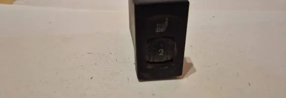 Volkswagen PASSAT B5 Seat heating switch 3B0963563A