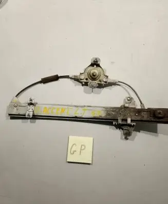 Hyundai Accent Rear window lifting mechanism without motor 8340125010