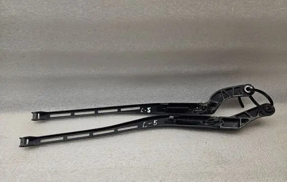 Audi A6 Allroad C5 Front wiper blade arm 4B1955407D 4B1955408D