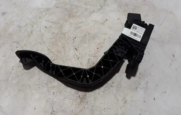 Peugeot 2008 II Accelerator throttle pedal 9837891880