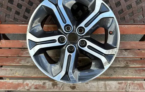 Suzuki Grand Vitara II R17 alloy rim 
