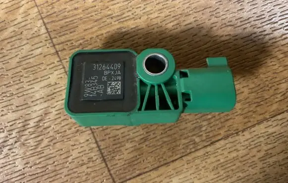 Volvo V50 Airbag deployment crash/impact sensor 31264409 867Z30