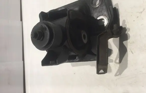 Toyota RAV 4 (XA30) Gearbox mount