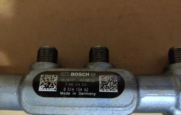 BMW X1 F48 F49 Fuel distributor 