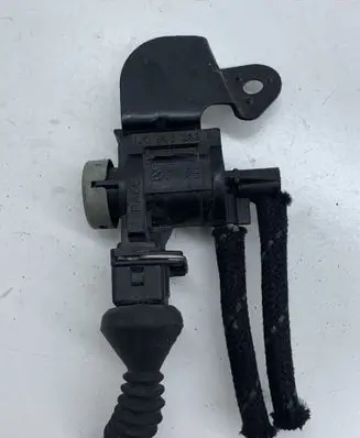 Volkswagen Golf IV Turbo solenoid valve 1J0906283A