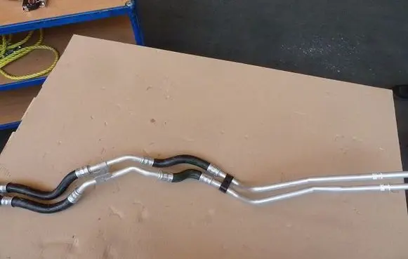 Engine coolant pipe/hose