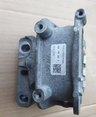 Volkswagen Arteon Engine mount bracket 3Q0199262F