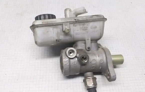 Renault Laguna II Master brake cylinder 03350884771 03350884481