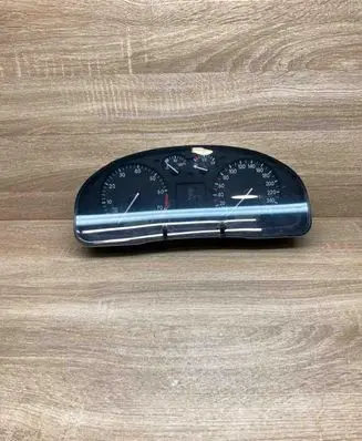 Volkswagen PASSAT B5 Speedometer (instrument cluster) 3B0919880A