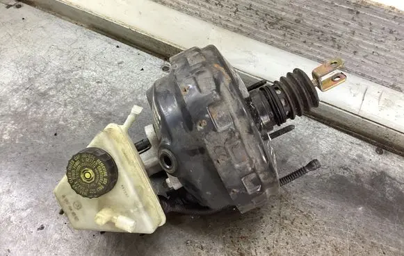 Mercedes-Benz C W203 Brake booster A0054304730 0378492001
