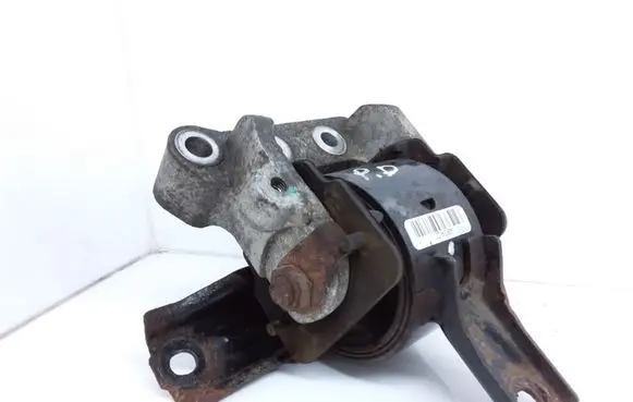 Jeep Patriot Engine mount bracket