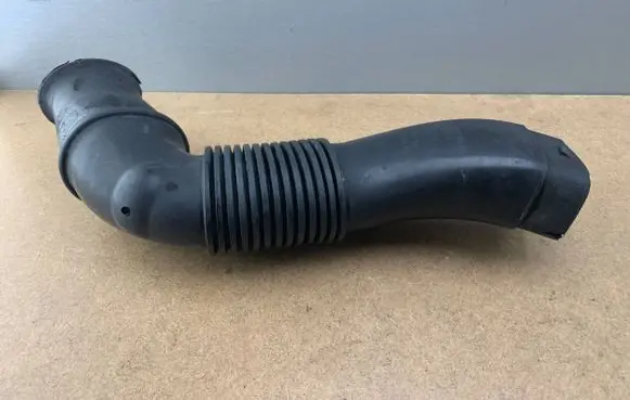 BMW 7 E65 E66 Air intake duct part 7789131 13717789131