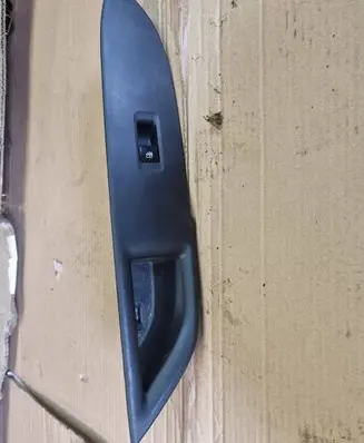Mitsubishi Outlander Electric window control switch 7221CO38ZZ