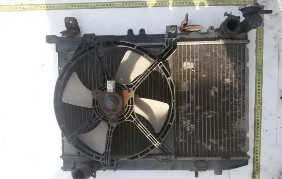 Nissan Almera Radiator cooling fan shroud