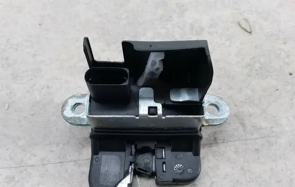 Volkswagen Golf Plus Tailgate lock latch HTVW059
