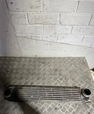 BMW 5 E60 E61 Intercooler radiator 7795823
