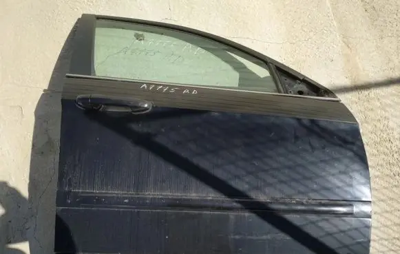 Chrysler Pacifica Front door juodos
