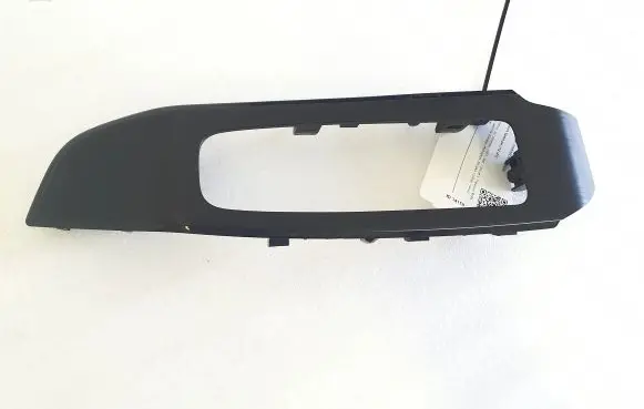 Nissan Qashqai J12 Front door trim bar 809616UN0B