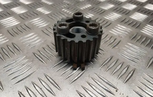 Volkswagen PASSAT B6 Fuel pump gear (pulley) 03L130111D 03L130238