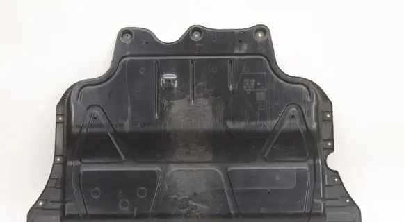 Volkswagen PASSAT B8 Engine splash shield/under tray 5Q08252365784821