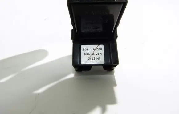 Nissan Primera Electric window control switch 25411AV600