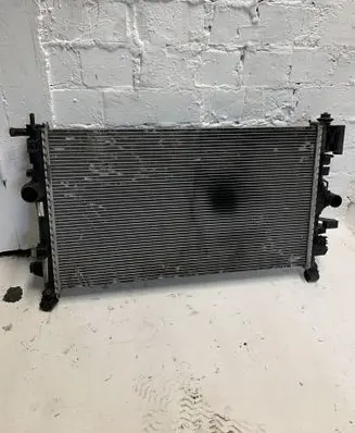 Opel Insignia A Coolant radiator S8112001 8MK376754351 9900037