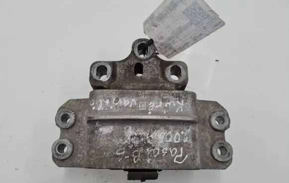 Volkswagen PASSAT B6 Engine mount bracket 3C0199555