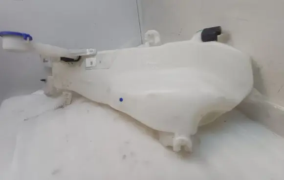 Windshield washer fluid reservoir/tank