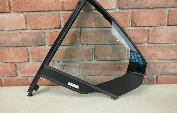 BMW 3 G20 G21 Rear vent window glass 7425083